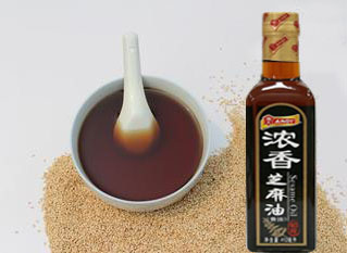 跟隨時代發(fā)展，不做落伍的芝麻油灌裝機