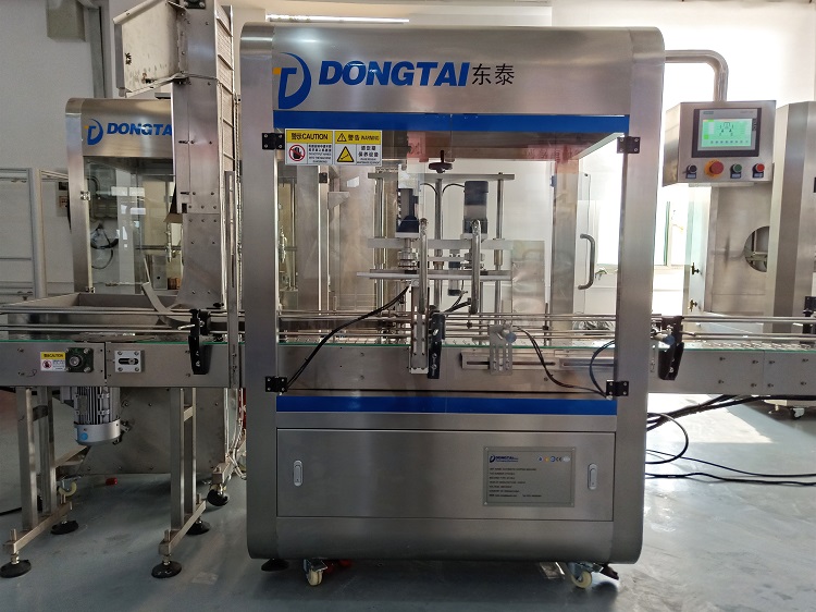一瞬間，東泰全自動(dòng)食用油灌裝機(jī)給你一百萬個(gè)可能